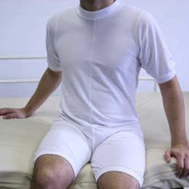 Anota Set pigiama per incontinenza composto da maniche corte e pantaloncini.